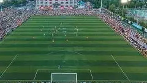 郭品超公开恋情，相差19岁女友同属娱乐圈